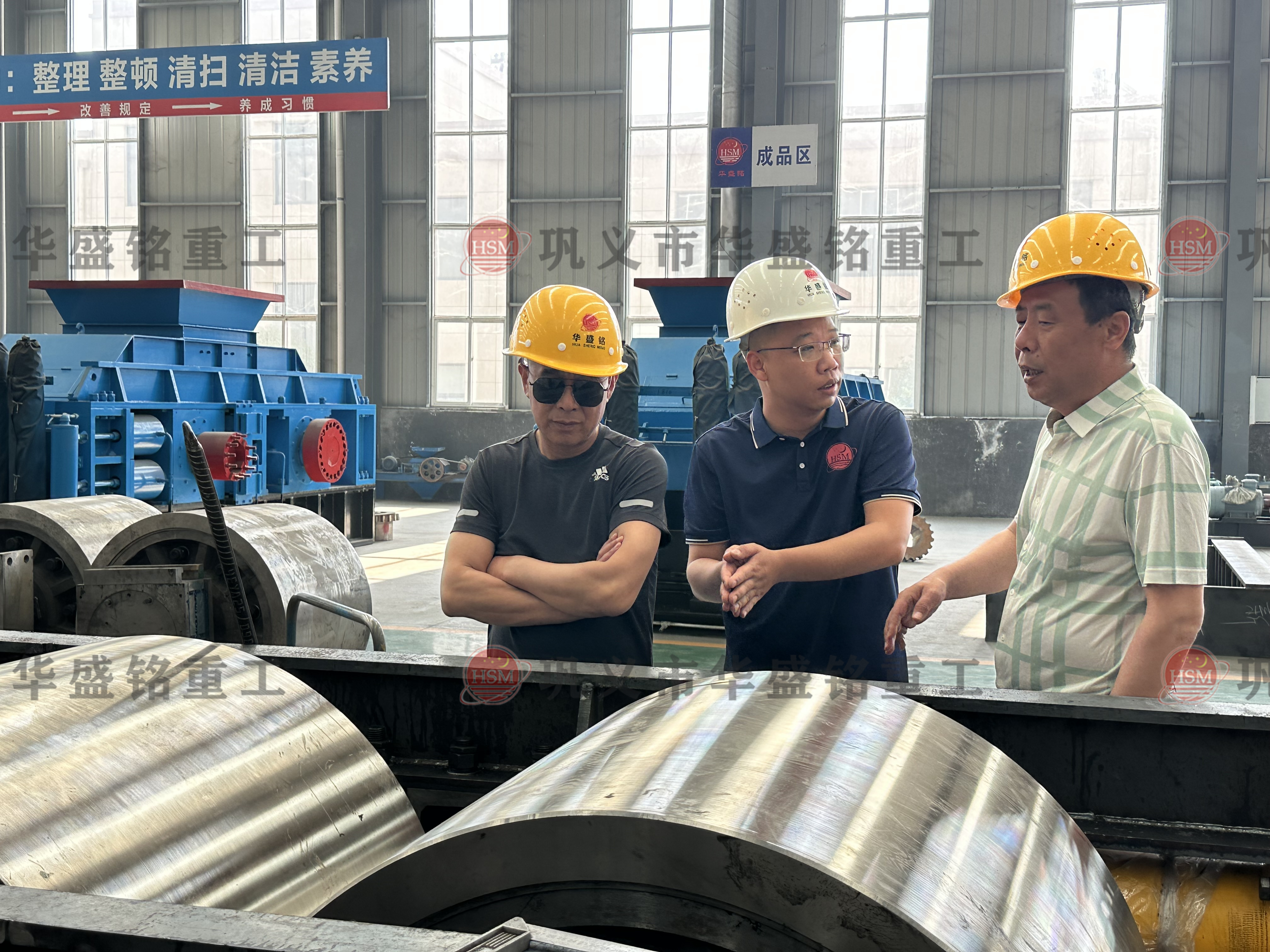 广西的老客户配置液压对辊制砂机（附发货现?。? /></a>

                            <a href=
